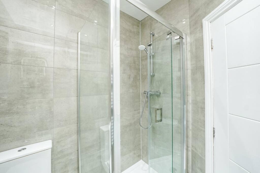 Newly Renovated Modern 4 Bed 3 Bath Apartment London Eksteriør billede