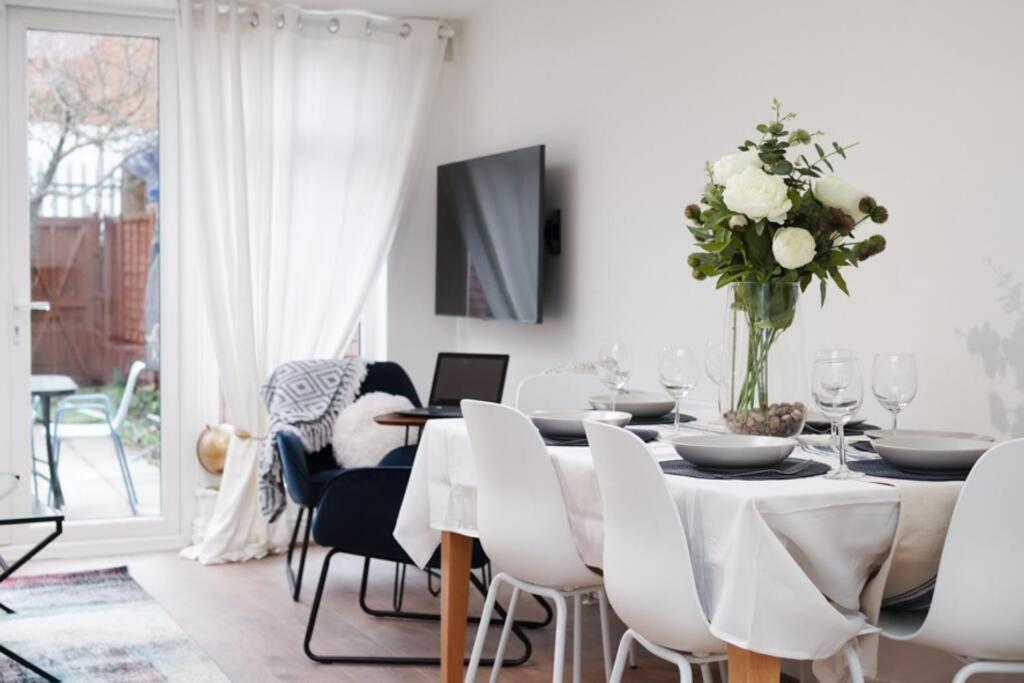 Newly Renovated Modern 4 Bed 3 Bath Apartment London Eksteriør billede
