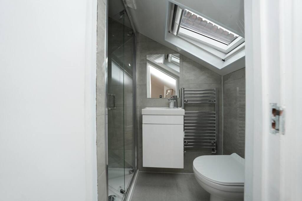 Newly Renovated Modern 4 Bed 3 Bath Apartment London Eksteriør billede
