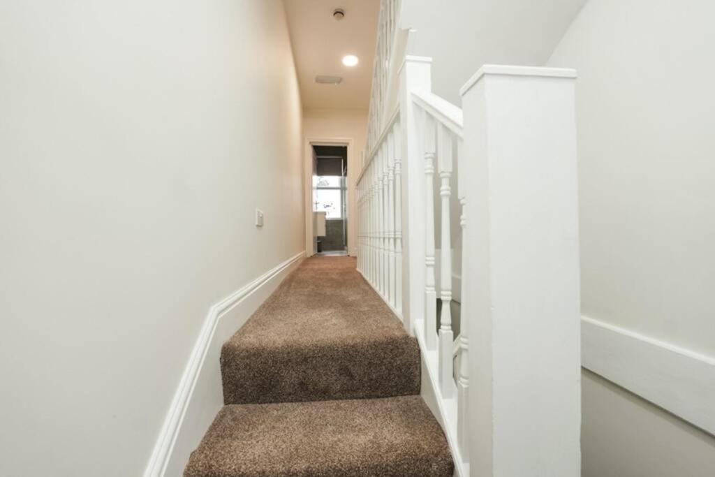 Newly Renovated Modern 4 Bed 3 Bath Apartment London Eksteriør billede