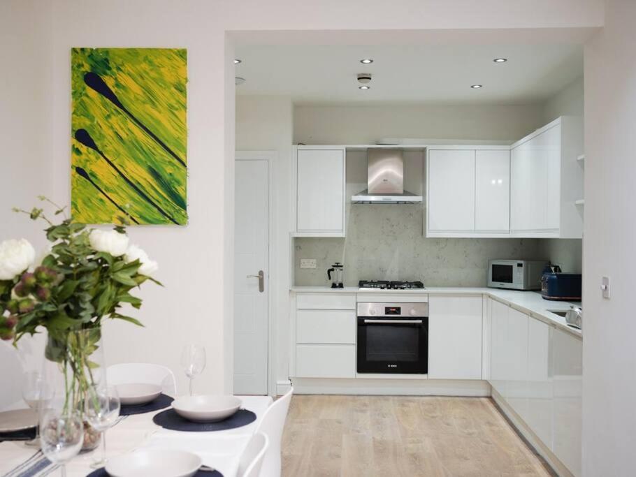 Newly Renovated Modern 4 Bed 3 Bath Apartment London Eksteriør billede