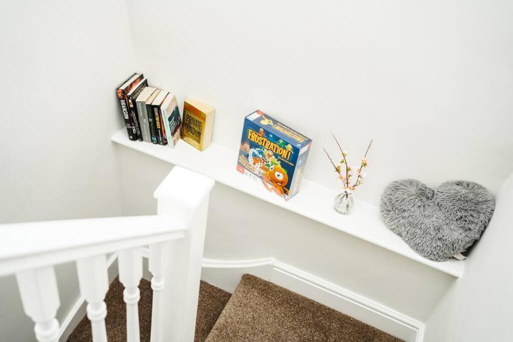 Newly Renovated Modern 4 Bed 3 Bath Apartment London Eksteriør billede