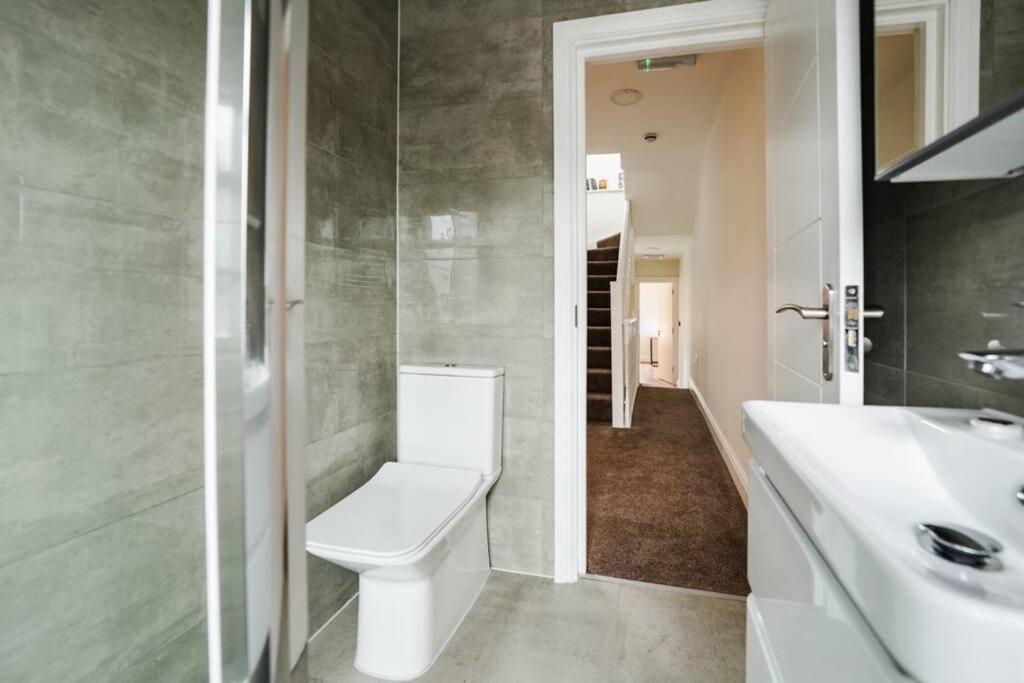 Newly Renovated Modern 4 Bed 3 Bath Apartment London Eksteriør billede