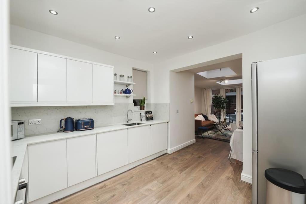 Newly Renovated Modern 4 Bed 3 Bath Apartment London Eksteriør billede