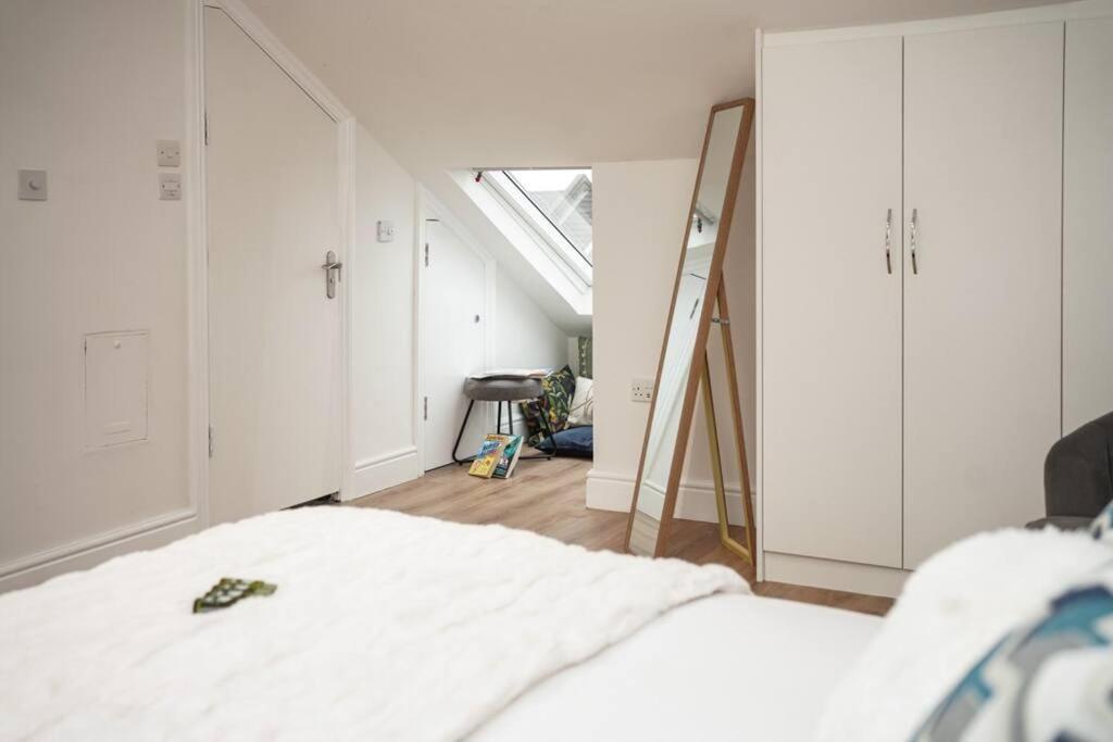 Newly Renovated Modern 4 Bed 3 Bath Apartment London Eksteriør billede