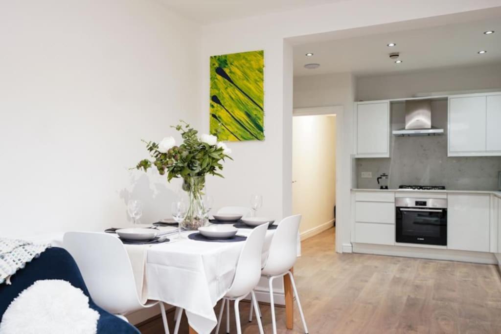 Newly Renovated Modern 4 Bed 3 Bath Apartment London Eksteriør billede