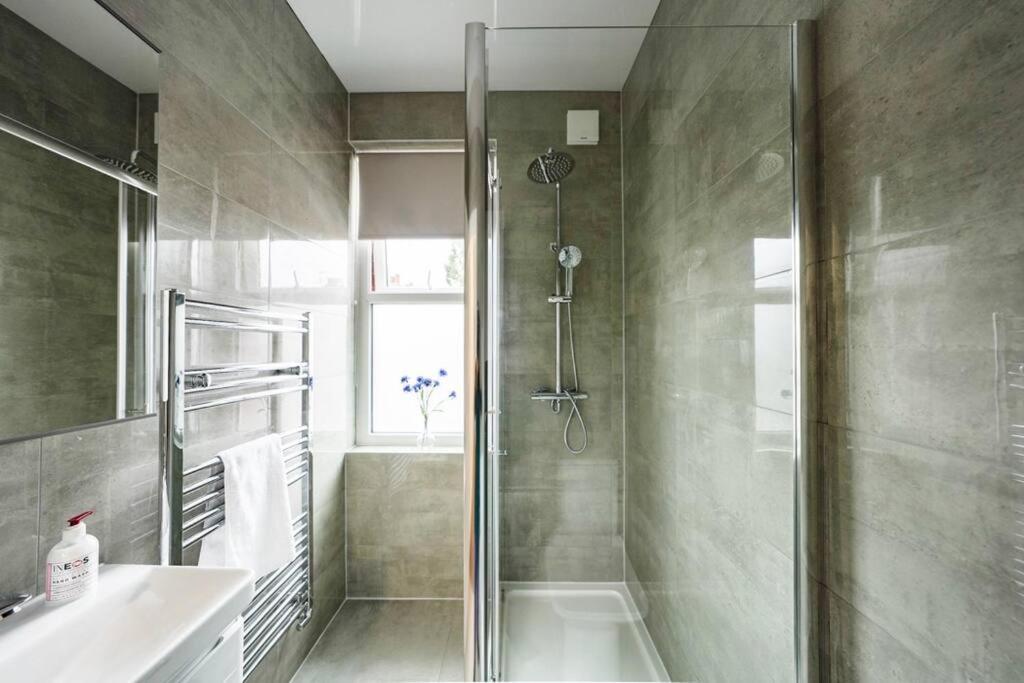 Newly Renovated Modern 4 Bed 3 Bath Apartment London Eksteriør billede