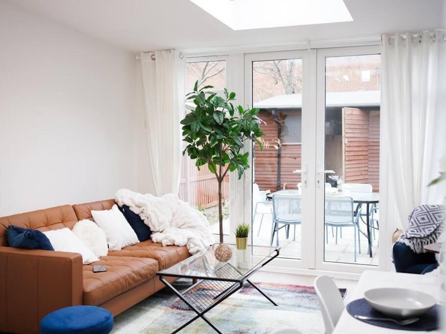 Newly Renovated Modern 4 Bed 3 Bath Apartment London Eksteriør billede
