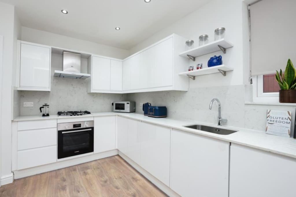 Newly Renovated Modern 4 Bed 3 Bath Apartment London Eksteriør billede