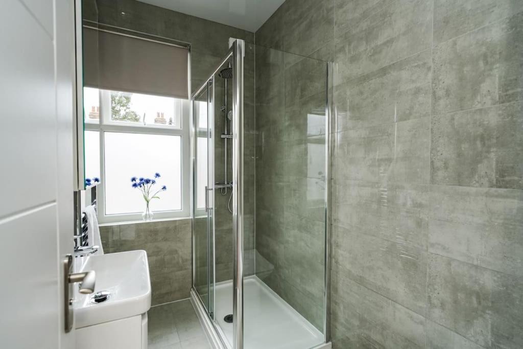 Newly Renovated Modern 4 Bed 3 Bath Apartment London Eksteriør billede